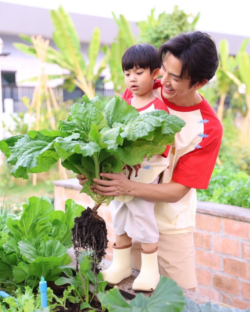 คู่รักปรับตัวสู้วิกฤตน้ำมันแพง โชคดีที่บ้านเลี้ยงไก่-ปลูกผักไว้