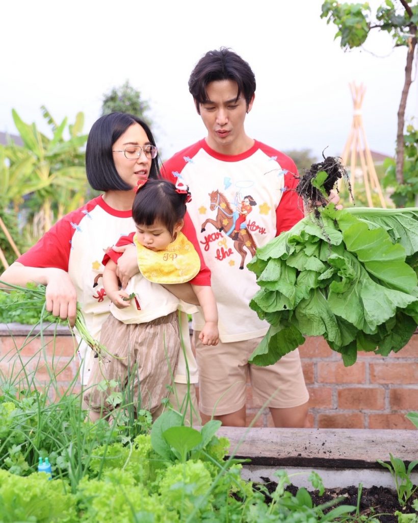 คู่รักปรับตัวสู้วิกฤตน้ำมันแพง โชคดีที่บ้านเลี้ยงไก่-ปลูกผักไว้