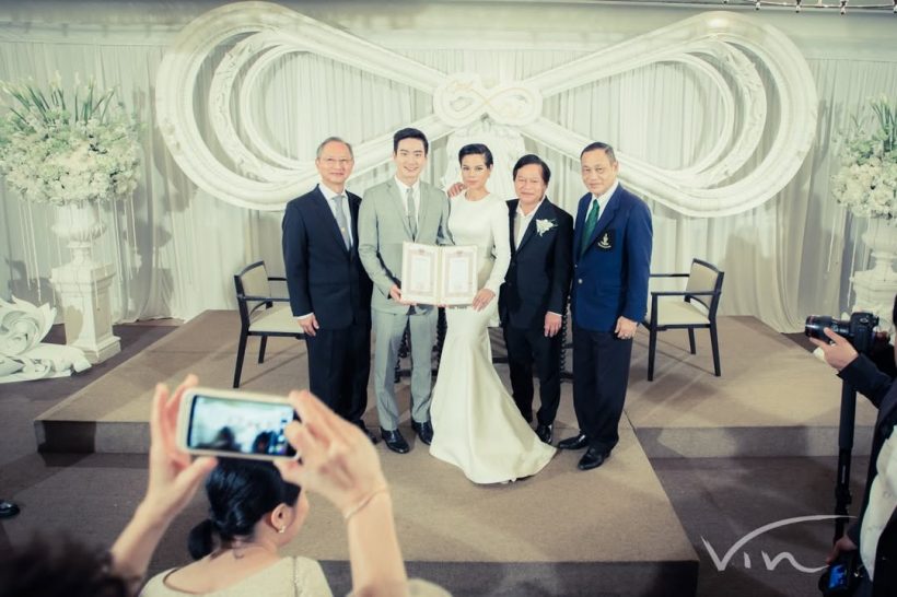 ไม่เหมาะแล้วไง? คู่นี้รักยังแน่น แต่งงานครบ 12 ปีแล้ว