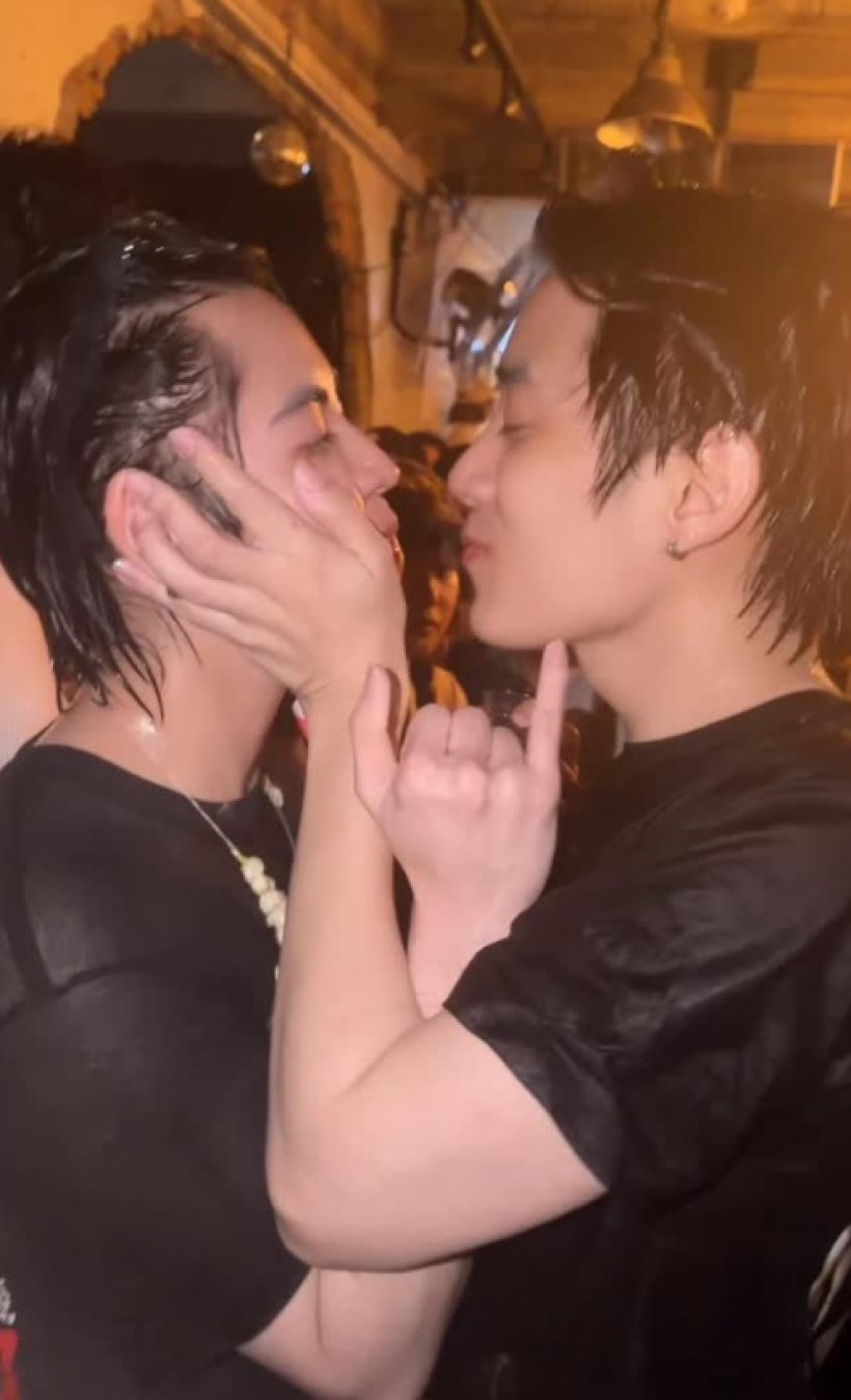ทำถึงเวอร์!! คู่จิ้นชื่อดัง โชว์ช็อตสวีทจริงกลางงานสงกรานต์