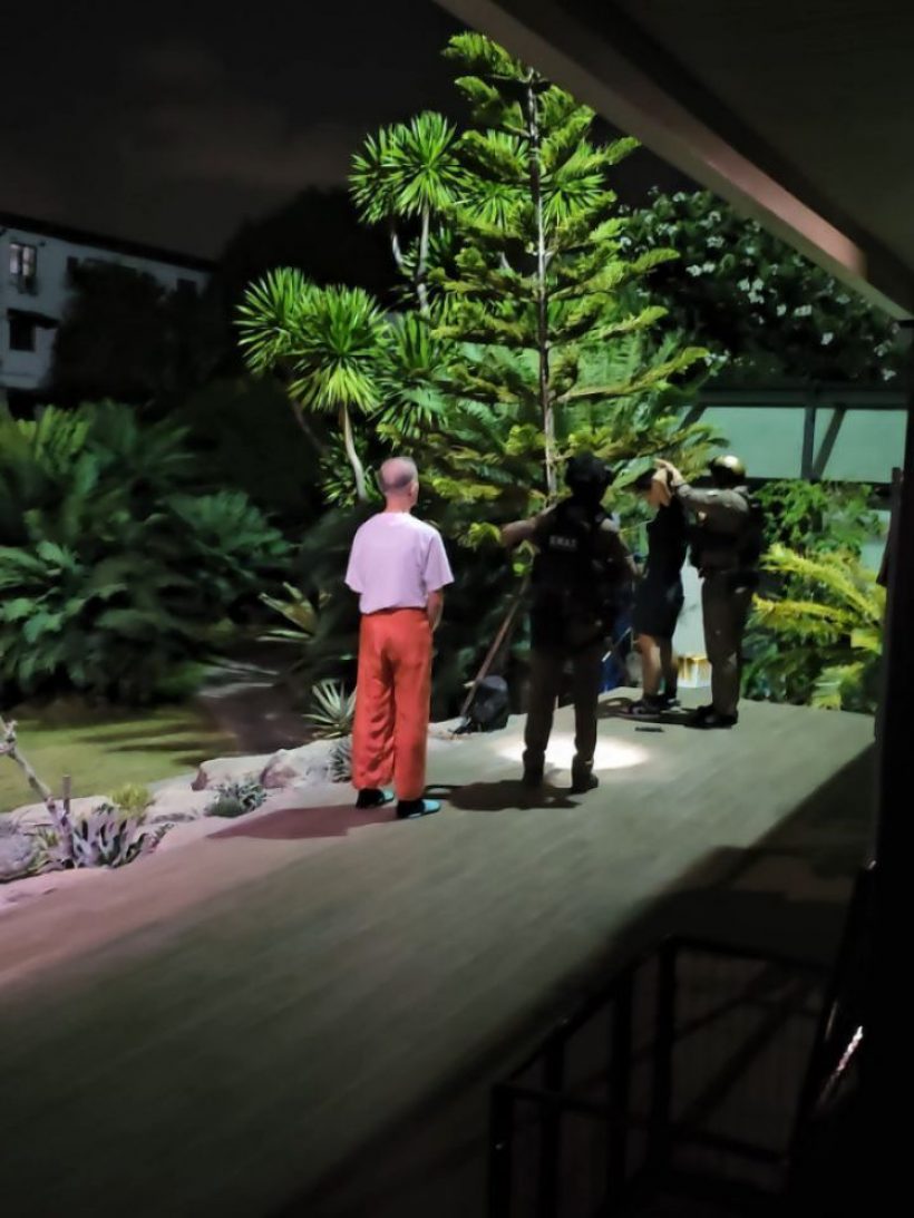 บัว สโรชา เปิดภาพระทึก ชายชุดดำปีนเข้าบ้าน ค้นตัวพบสิ่งนี้?