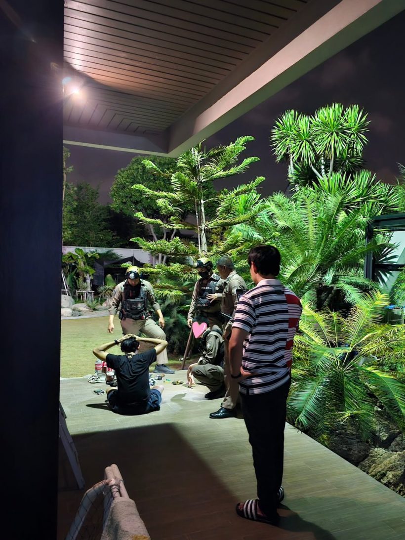 บัว สโรชา เปิดภาพระทึก ชายชุดดำปีนเข้าบ้าน ค้นตัวพบสิ่งนี้?