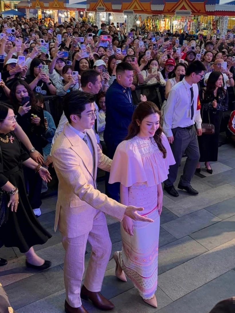 ไม่ต้องรอไอจีอัป! นนกุลจัดให้ โอบเอวพี่แอฟ กลางคุนหมิง