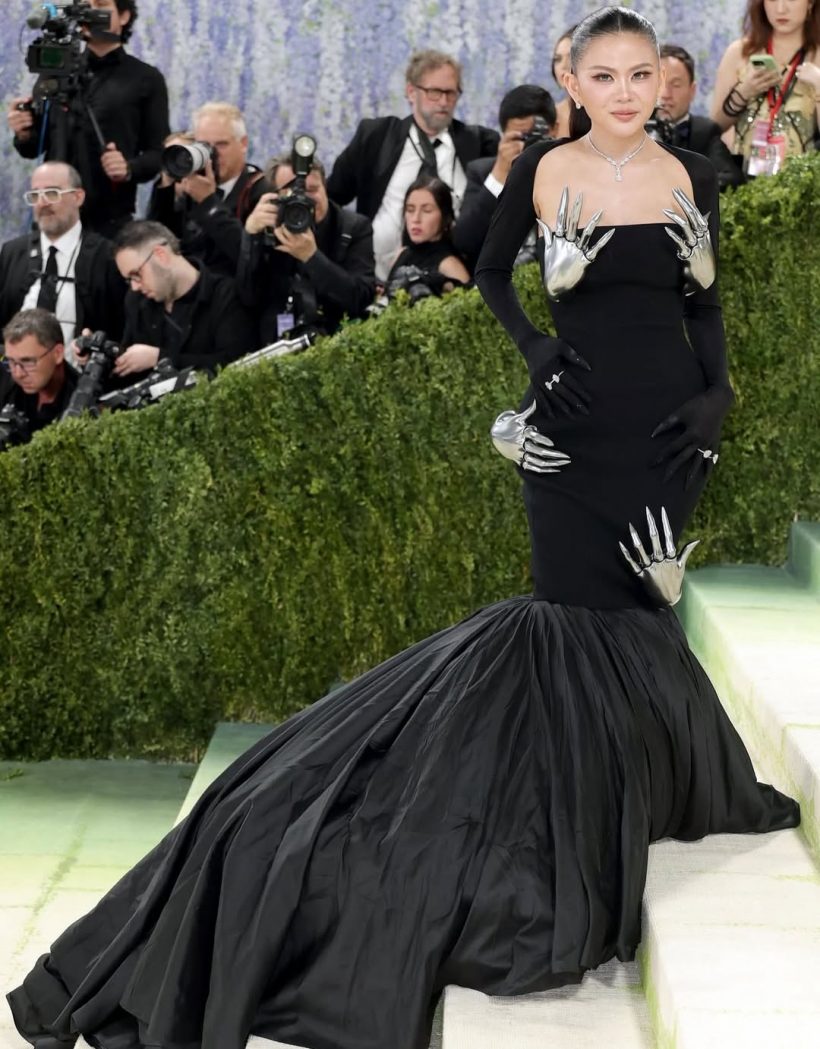 เปิดโฉมหน้าอีกหนึ่งสาวไทย เฉิดฉาย Met Gala ฟาดลุคสุดล้ำ
