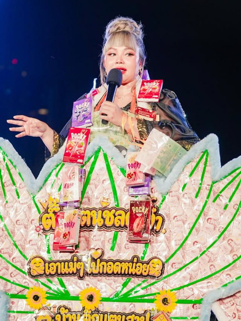 งานเข้า!! ดาราสาวชาวเน็ตวิจารณ์คอสตูม-หุ่นพัง!