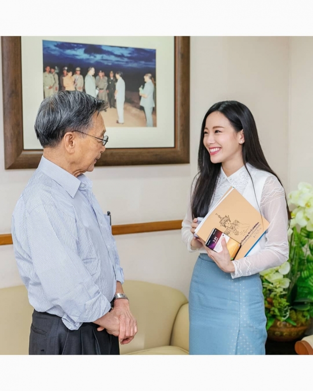 ทับทิม หอบของสวัสดีปีใหม่พ่ออดีตสามี  ชวน หลีกภัย 