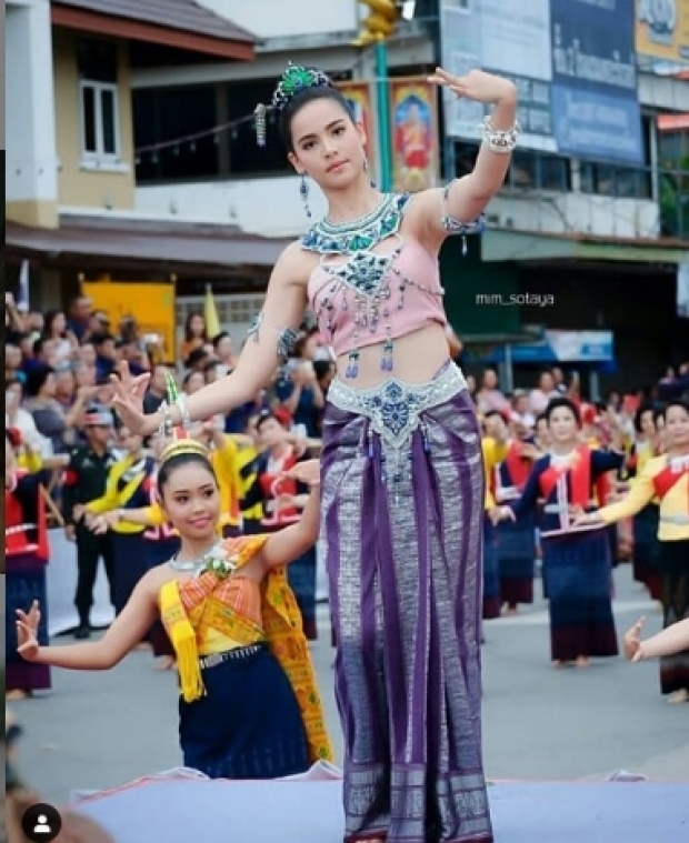 งดงามมาก ญาญ่า โชว์รำบวงสรวงองค์พญาศรีสัตตนาคราช นครพนม 