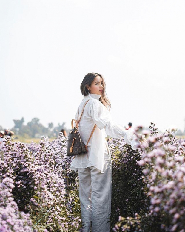 “ญาญ่า อุรัสยา” แจงรูปสวีท! “ณเดชน์” หลังเปลี่ยนบรรยากาศ “นั่งตุ๊กตุ๊กชมเมือง”