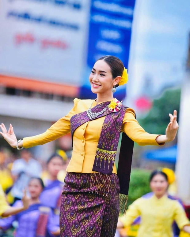 ยิ่งใหญ่ อลังการ!  มิน พีชญา ร่วมพิธีรำบวงสรวงขอนแก่นครบรอบ222ปี กับนางรำอีกนับเเสนคน (คลิป) 