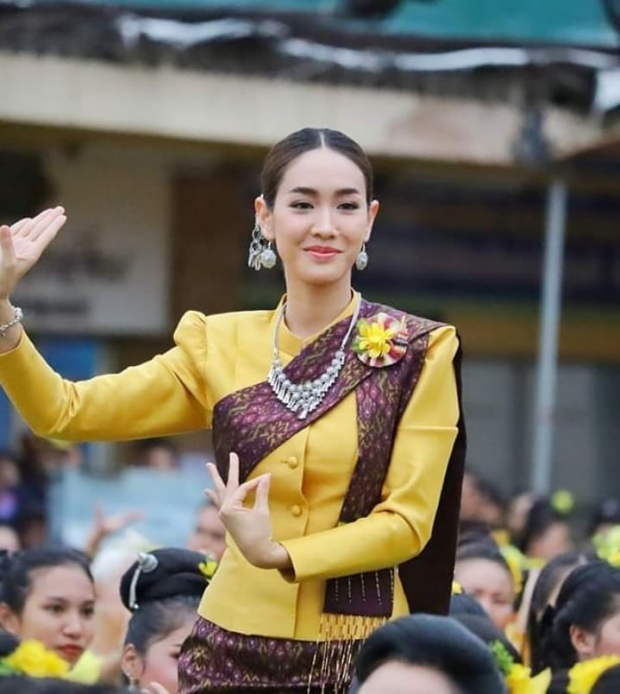 ยิ่งใหญ่ อลังการ!  มิน พีชญา ร่วมพิธีรำบวงสรวงขอนแก่นครบรอบ222ปี กับนางรำอีกนับเเสนคน (คลิป) 