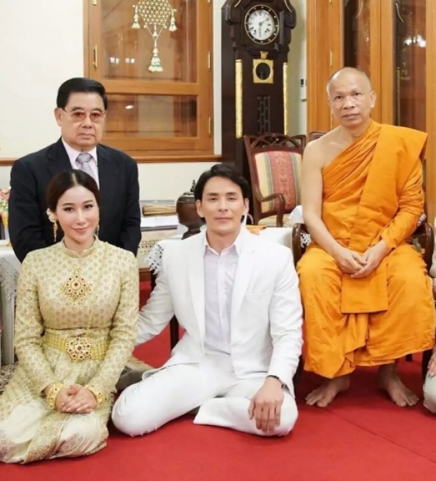 ไม่หรูก็สุขได้! 5 ซุปตาร์ดัง ที่จัดงานแต่งแบบเรียบง่าย