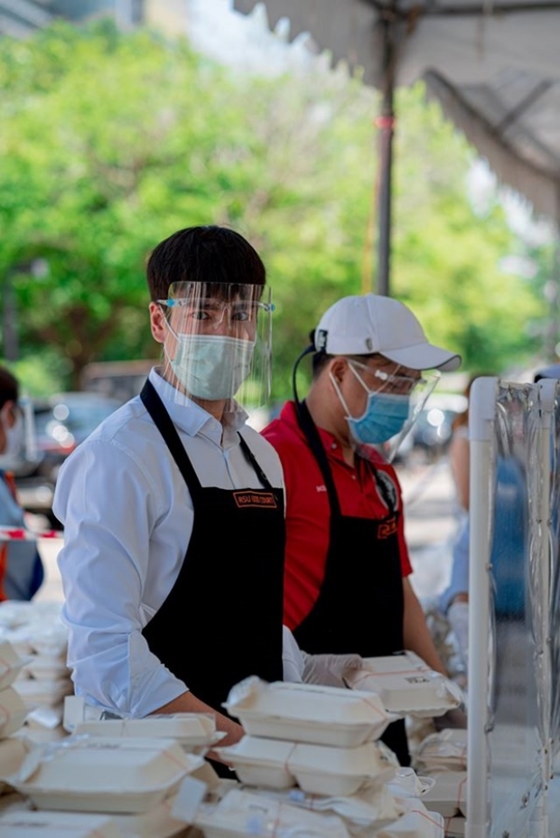 แม่แก้ว โพสต์ยินดี ณเดชน์ เรียนจบปริญญาโทแล้ว