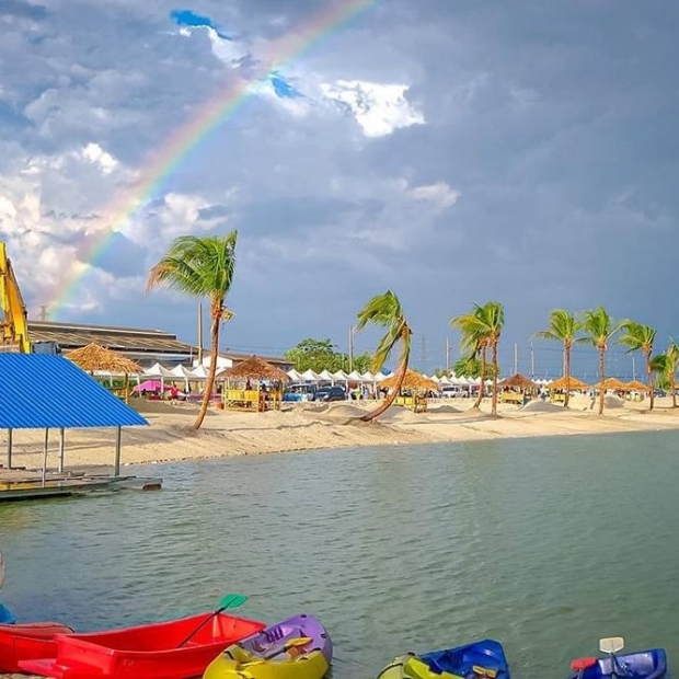 ทัวร์อาณาจักร 500 ไร่ของ  สายเชีย สร้างชายหาดที่ จ.นครปฐม 