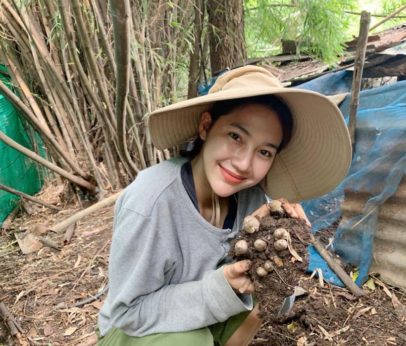 ส่องชีวิตนอกจอพระเอกช่อง3 ติดดินเรียบง่ายเข้าป่าเก็บเห็ดกิน