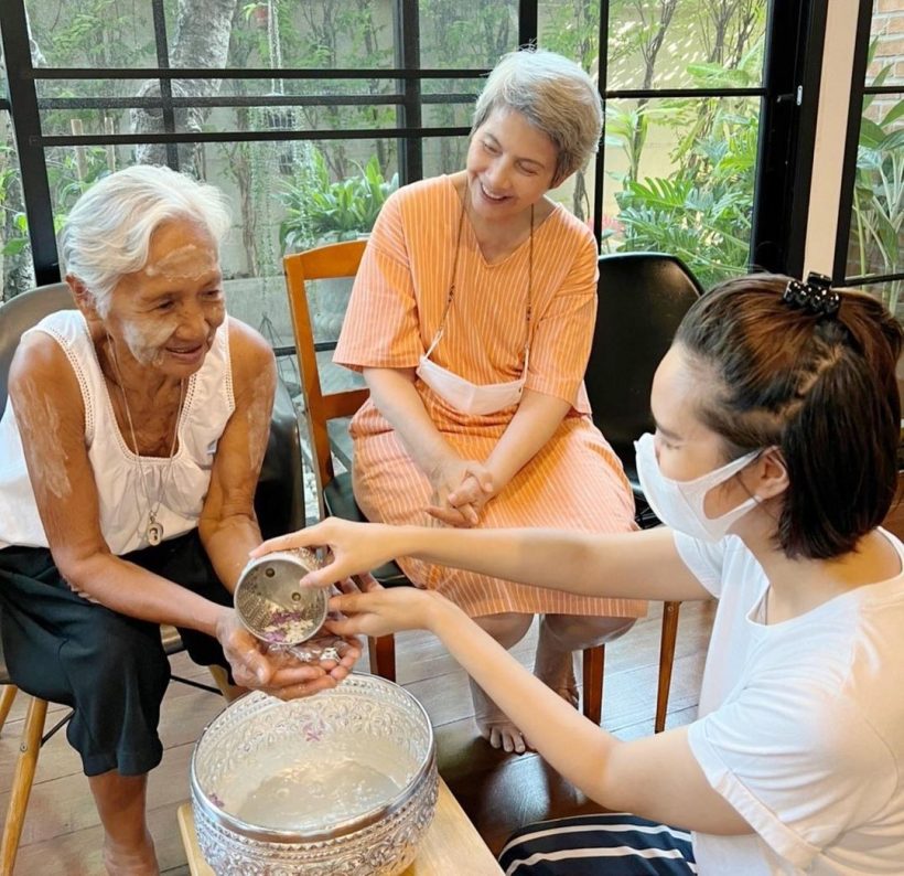  อบอุ่นหัวใจ! โย ทัศนวรรณ์ ตัดสินใจรับพี่สาวสรพงศ์มาดูแลที่บ้าน