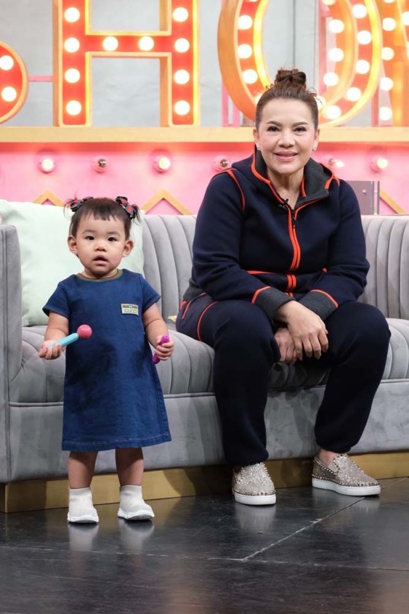 เผยโฉมหน้าลูกสาว2คนของ หนูแหม่ม-บ๊อบบี้ ที่ตัดสินใจรับอุปการะ