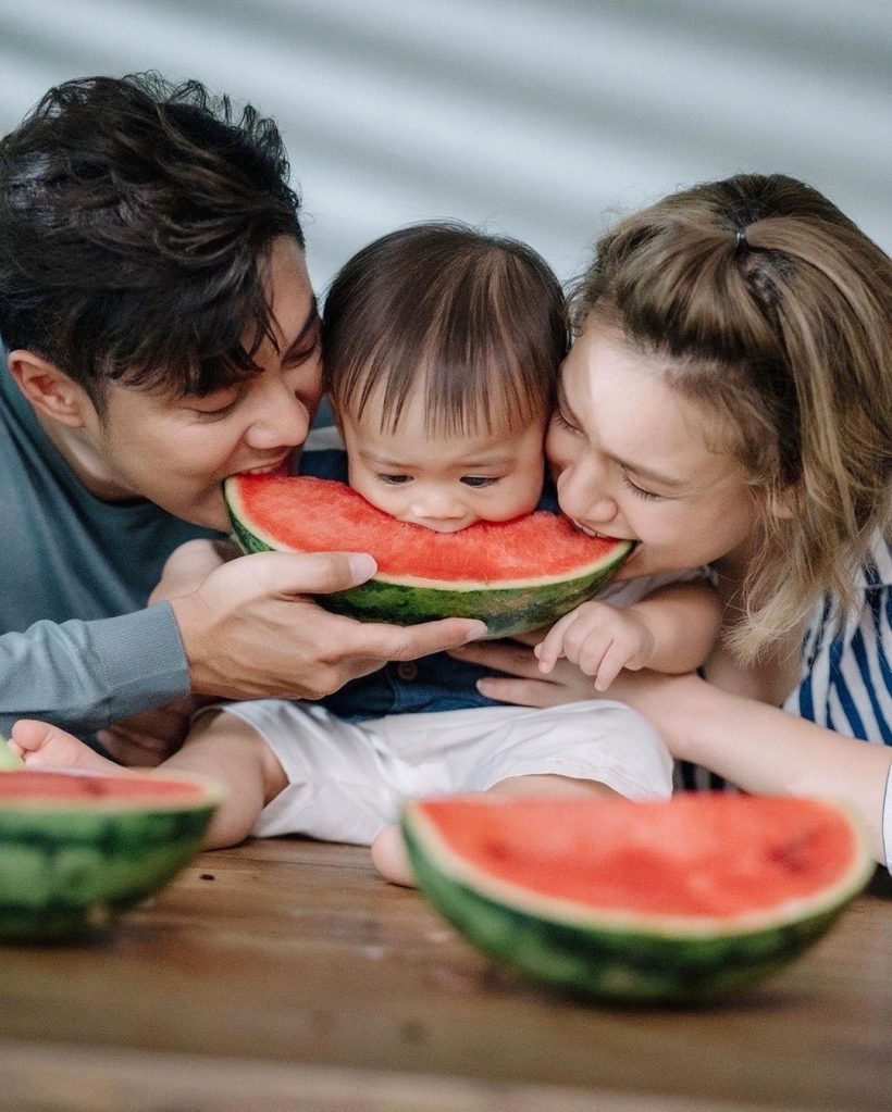 ยินดีด้วย! คู่รักดาราดังควงแขนจดทะเบียนสมรสรอบสอง หลังประกาศหย่า