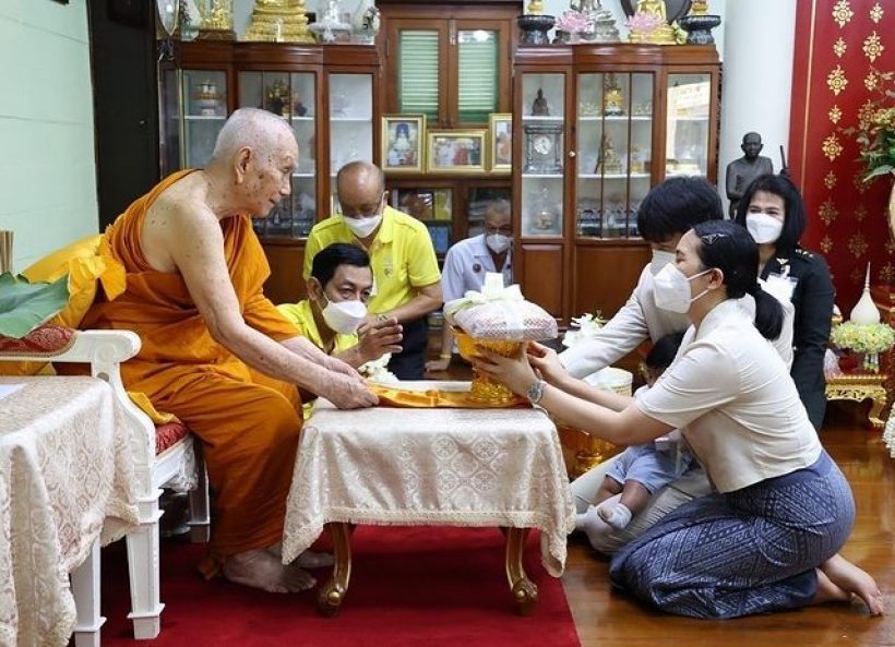 สมเด็จพระสังฆราช ทรงขริบผมไฟให้น้องพีร์เจ ลูกชายพุฒจุ๋ย