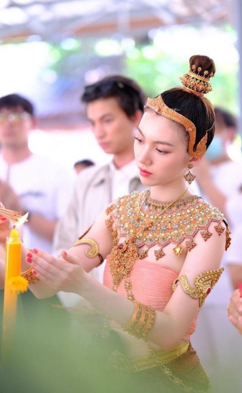  ว๊าว! น้องออม ลูกก้อย นฤมล แต่งชุดไทยรำบวงสรวงสวยหวานหยดย้อย 