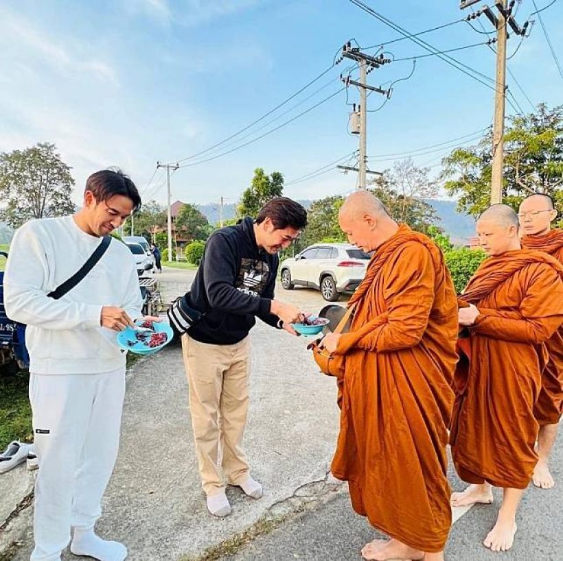 เผยภาพเกรท วรินทร นั่งไหว้พระ ที่แท้ดาราดังแอบบวชเงียบๆ