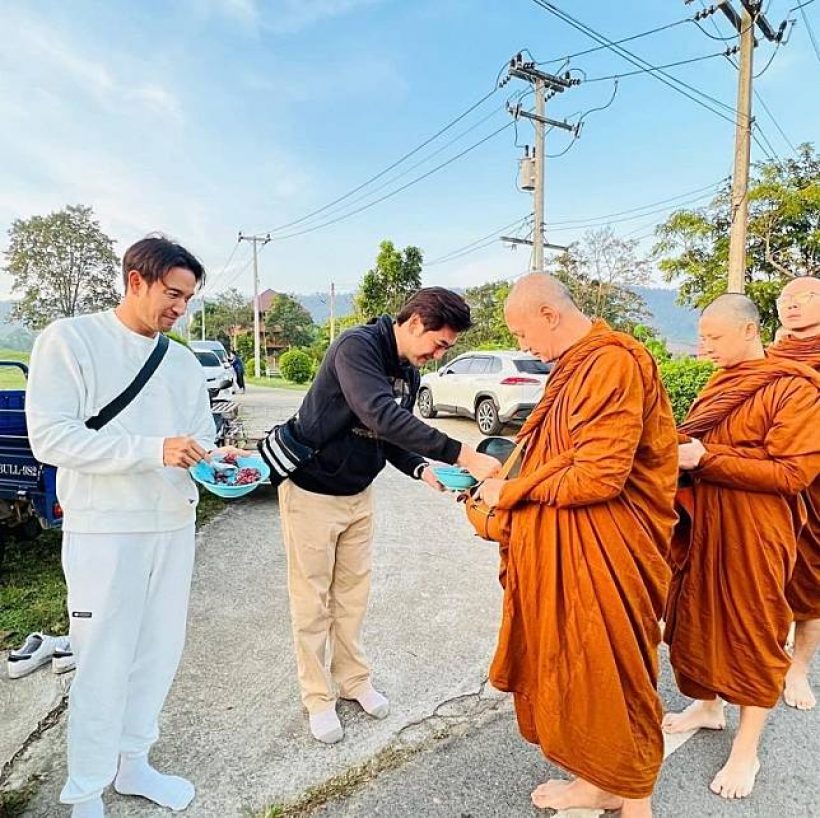 เผยภาพเกรท วรินทร นั่งไหว้พระ ที่แท้ดาราดังแอบบวชเงียบๆ