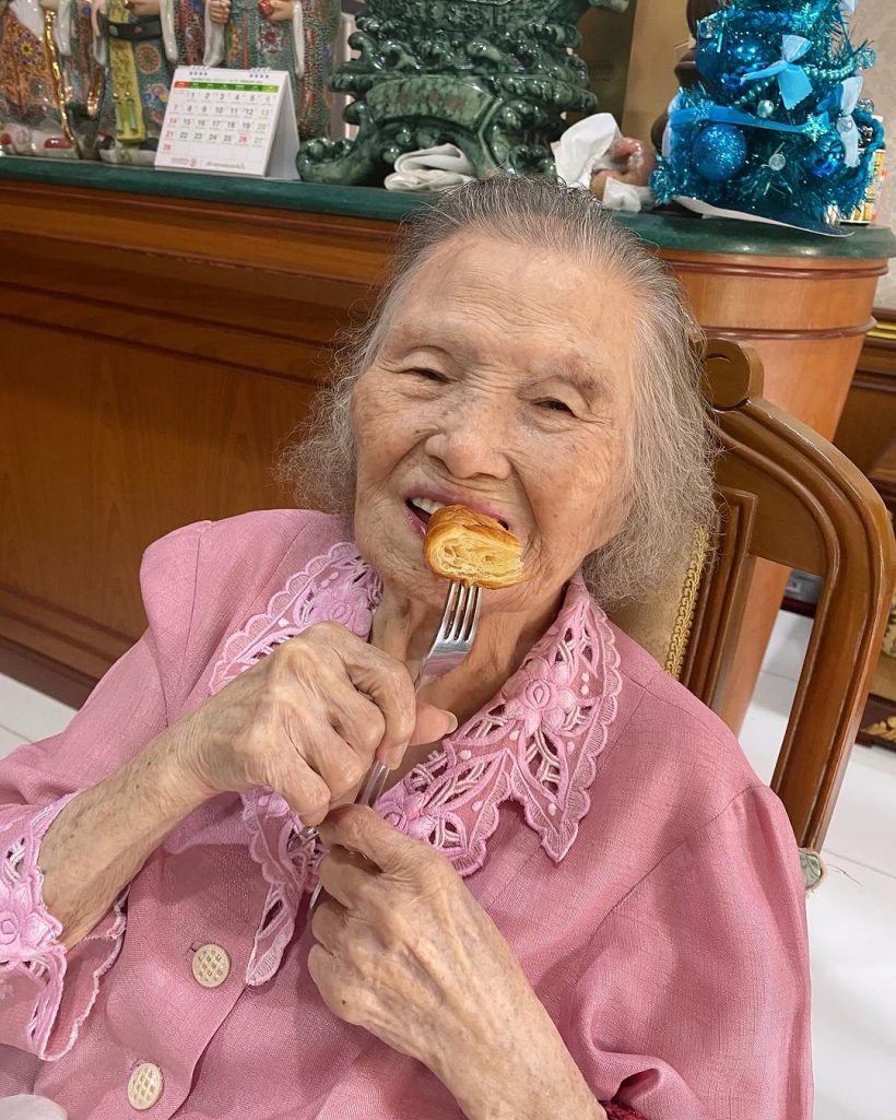 เพื่อนดาราเเห่อาลัย ปันปัน สูญเสียอาม่าในวัย 104 ปี 
