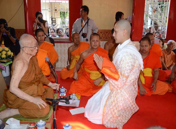 แฟนคลับแห่ร่วมงานบวช เคน ภูภูมิ