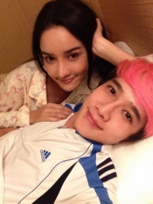 อุต๊ะ! หลุดกระต่าย Maxim กับพิธีกรหนุ่มบนเตียงนอน