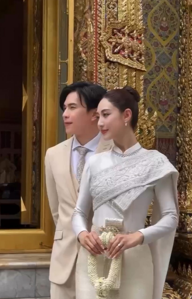 เเห่ยินดี!! พระเอกดังควงเเฟนสาววิวาห์เรียบง่าย ทำบุญเสริมชีวิตคู่