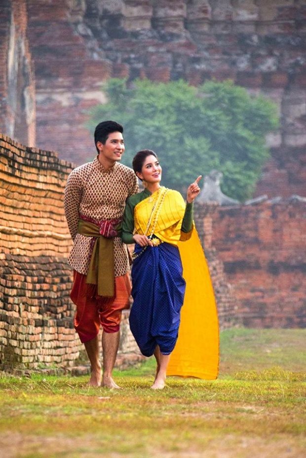 หาชมยาก!!เหล่าดาราดังควงคู่ถ่ายภาพชุดไทย 9 รัชกาล ช่างงดงามยิ่งนัก