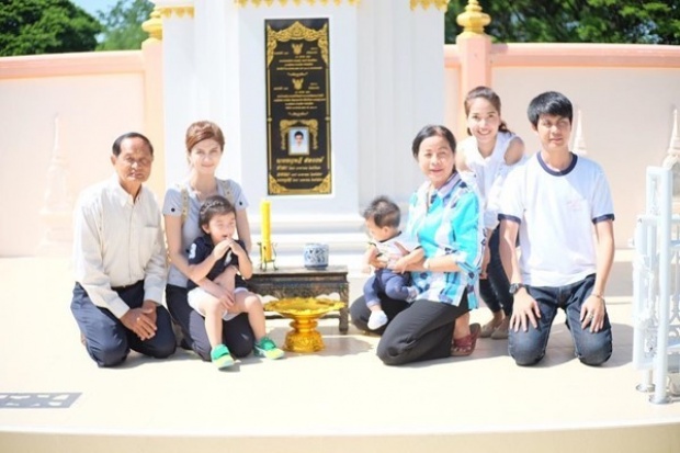 ภาพสุดซึ้ง น้องมะลิ พนมมือไหว้อัฐิ ปอ ทฤษฎี คิดถึงคุณพ่อจังเลยค่ะ