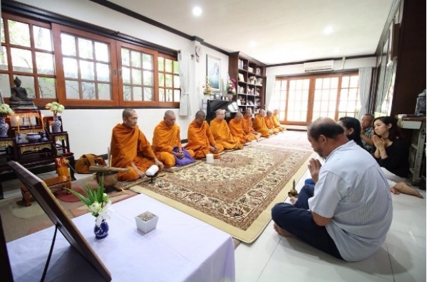 มิ้น AFพร้อมพ่อ ร่วมทำบุญให้ มายด์ สาวขับเบนซ์ตกสะพานดับ