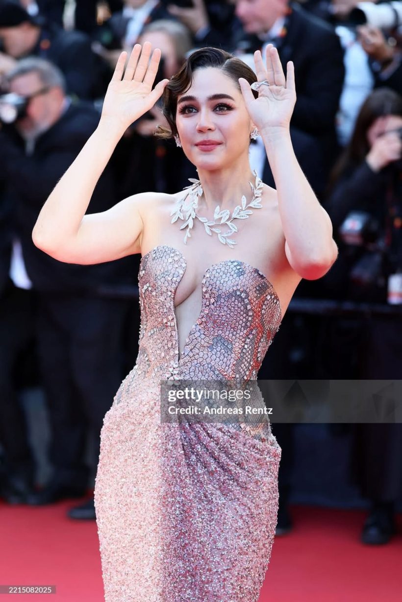 ทุกคนหลบ! ชมพู่ อารยา ลุคเเรงสวยสะดุ้งพรมเเดงคานส์