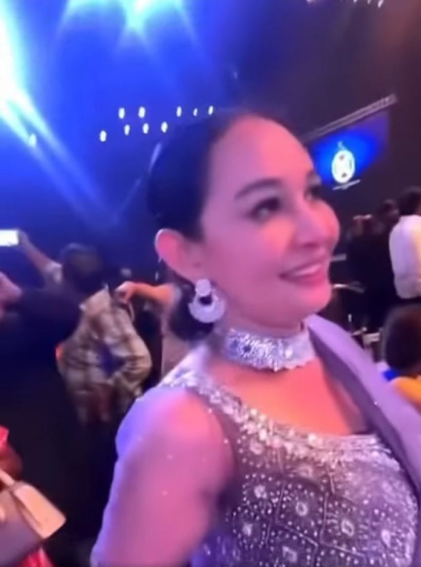 ความสวยส่งต่อรุ่นสู่รุ่น! คุณแม่ของโอปอล งดงามสะเทือนเวทีโลก