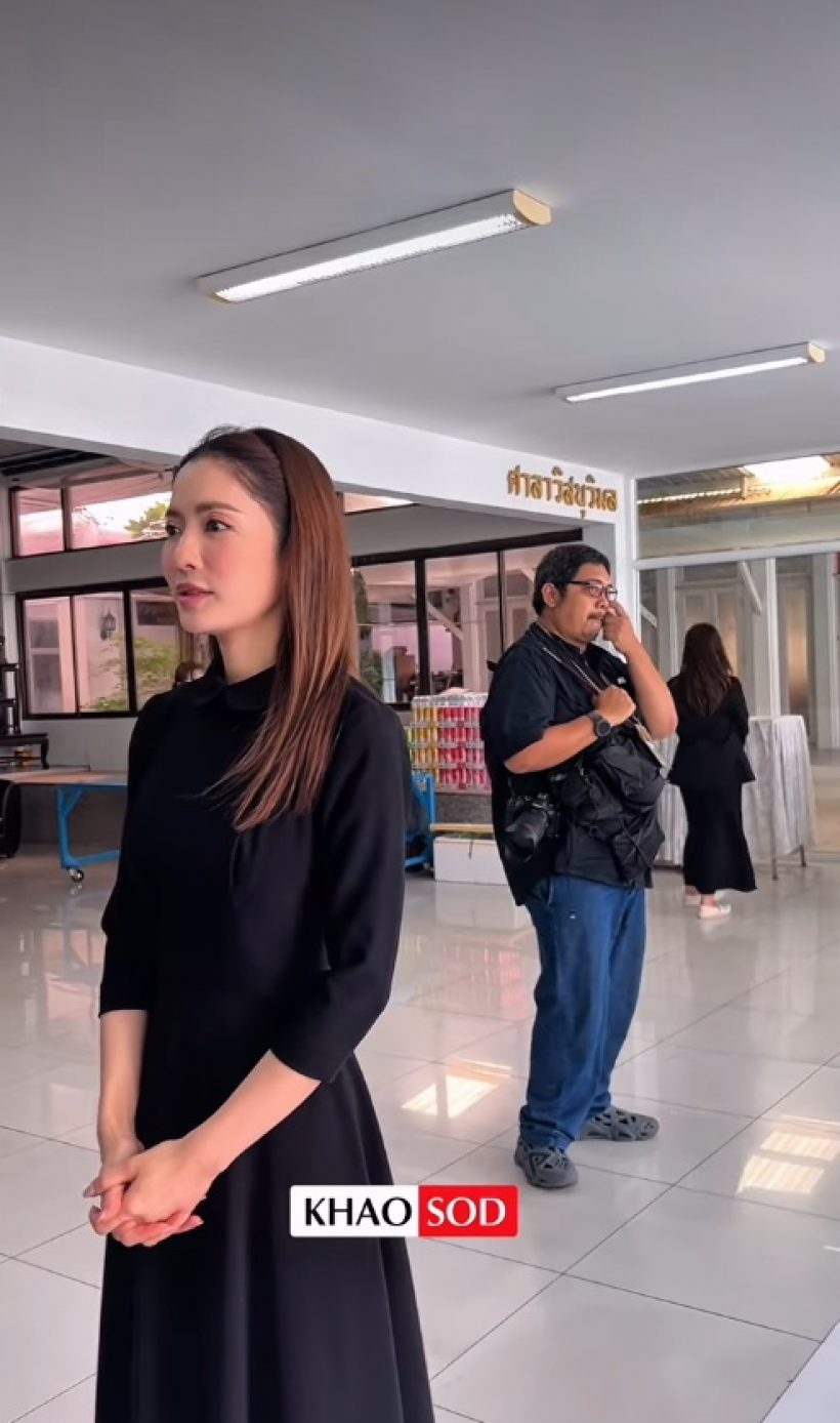 ภาพแอฟ ทักษอร ร่วมงานคุณแม่นนกุล สวมชุดเรียบง่าย น่าชื่นชม