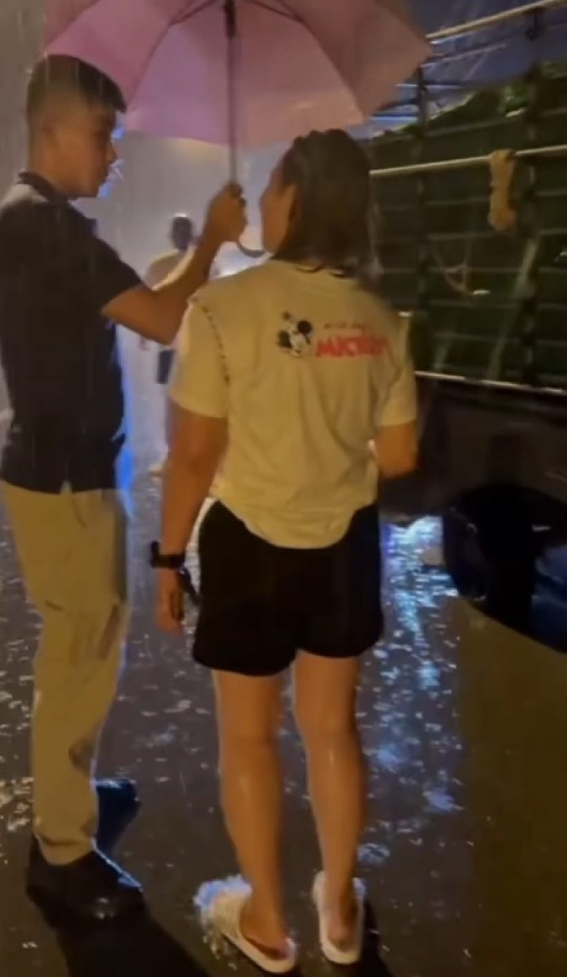 นับถือใจ ดาราสาวชื่อดัง ลุยฝนตัวเปียก ช่วยรถประสบอุบัติเหตุ