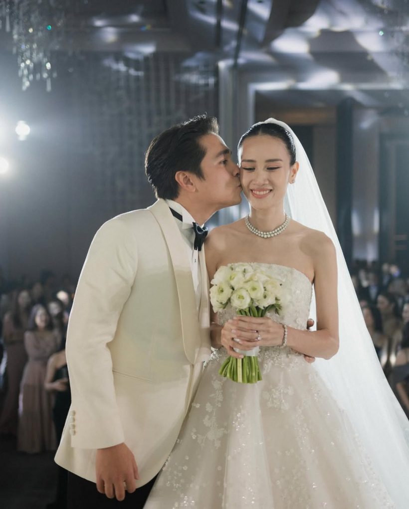 เเฟนๆเเห่ยินดี อเล็กซ์ เรนเดลล์ เตรียมเป็นคุณพ่อเเล้ว