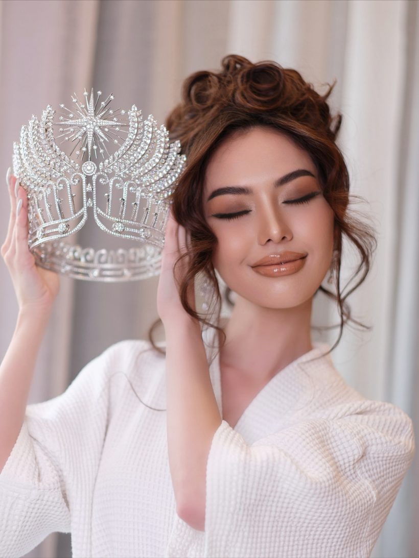 มิสยูนิเวิร์สกัมพูชา ไม่สนกองแม่สั่งเบรกถึงไทยแล้ว บอสณวัฒน์ต้อนรับด้วยตัวเอง!