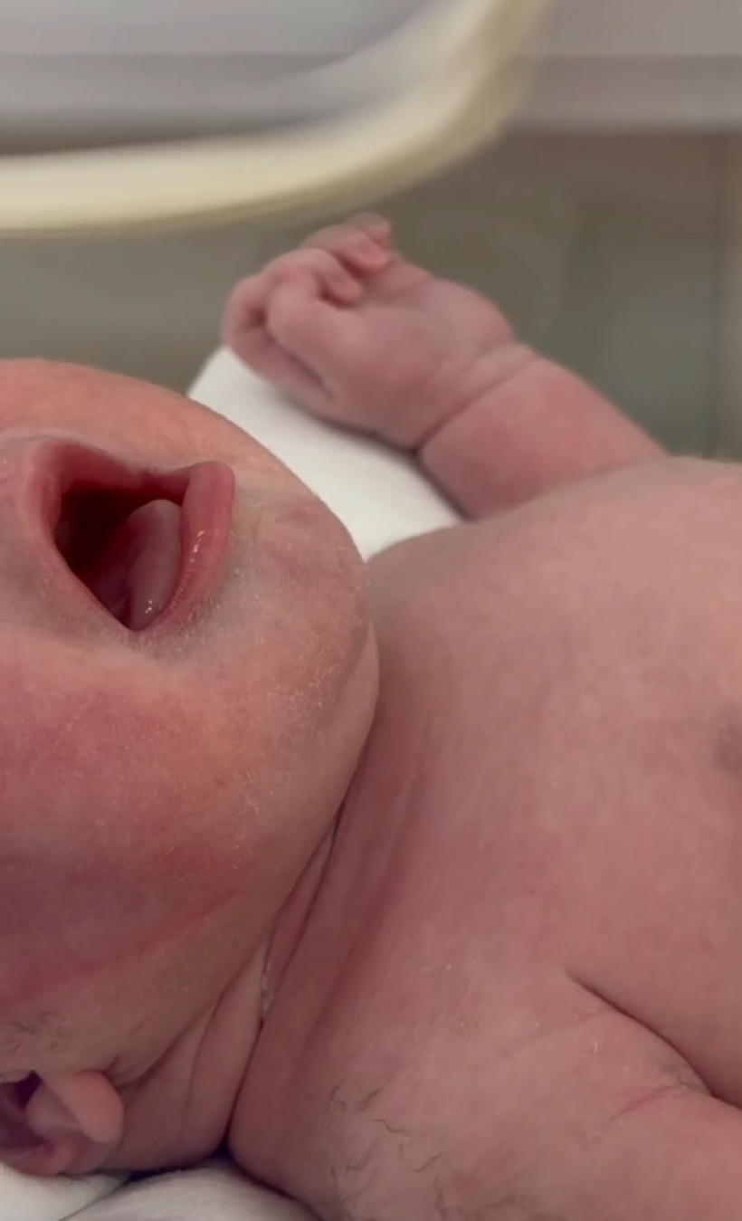 หมอสอง-น้องออน ประกาศข่าวดี ต้อนรับลูกสาวคนเเรก