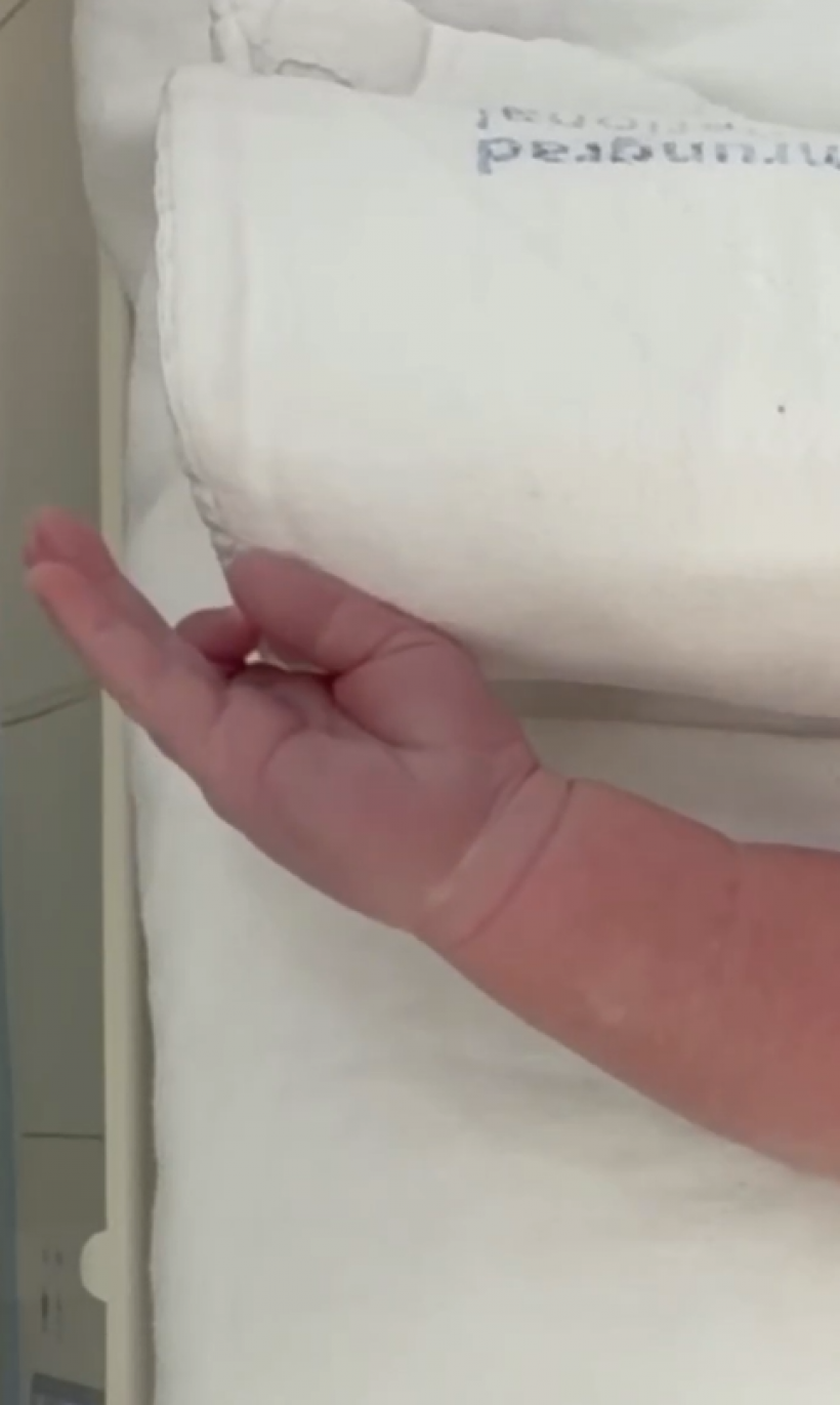 หมอสอง-น้องออน ประกาศข่าวดี ต้อนรับลูกสาวคนเเรก