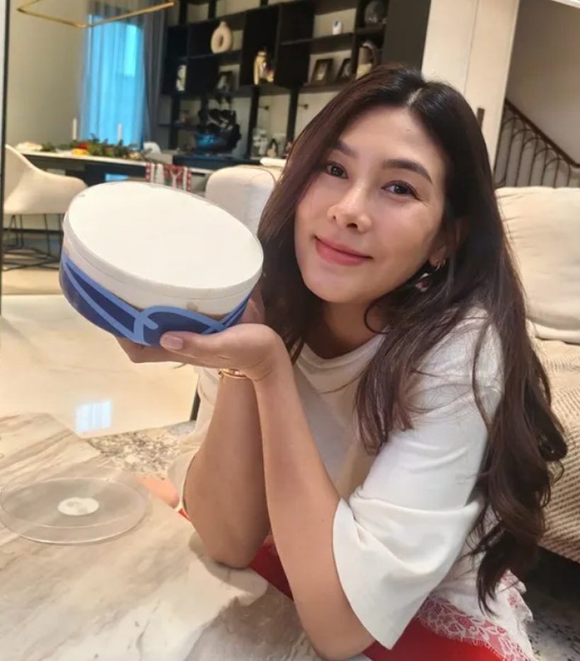 มิตรภาพงดงาม! เบลล่า ส่งของเซอร์ไพรส์วันเกิด ดาราสาวดัง