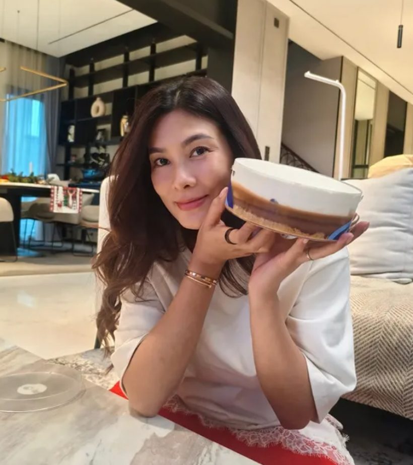 มิตรภาพงดงาม! เบลล่า ส่งของเซอร์ไพรส์วันเกิด ดาราสาวดัง