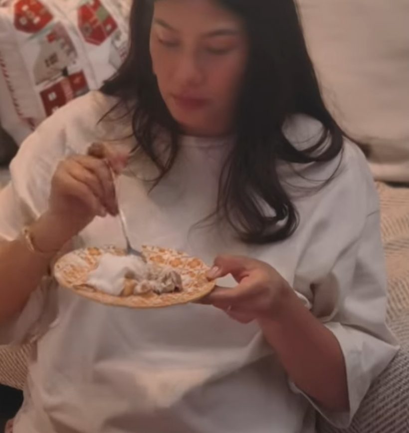 มิตรภาพงดงาม! เบลล่า ส่งของเซอร์ไพรส์วันเกิด ดาราสาวดัง