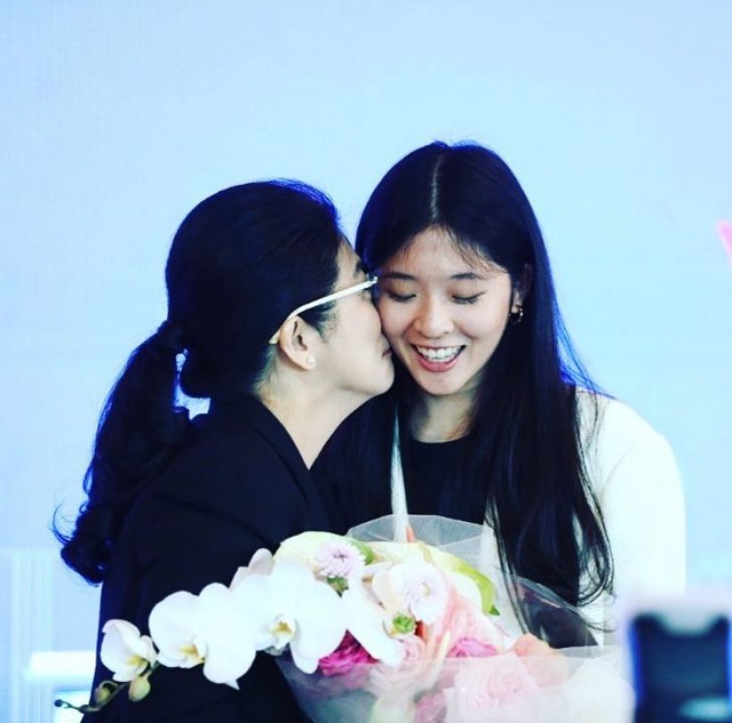 สำนึกผิดแล้ว โดมหอบกระเช้า ขอโทษจินนี่-คุณหญิงสุดารัตน์ ถึงถิ่น!