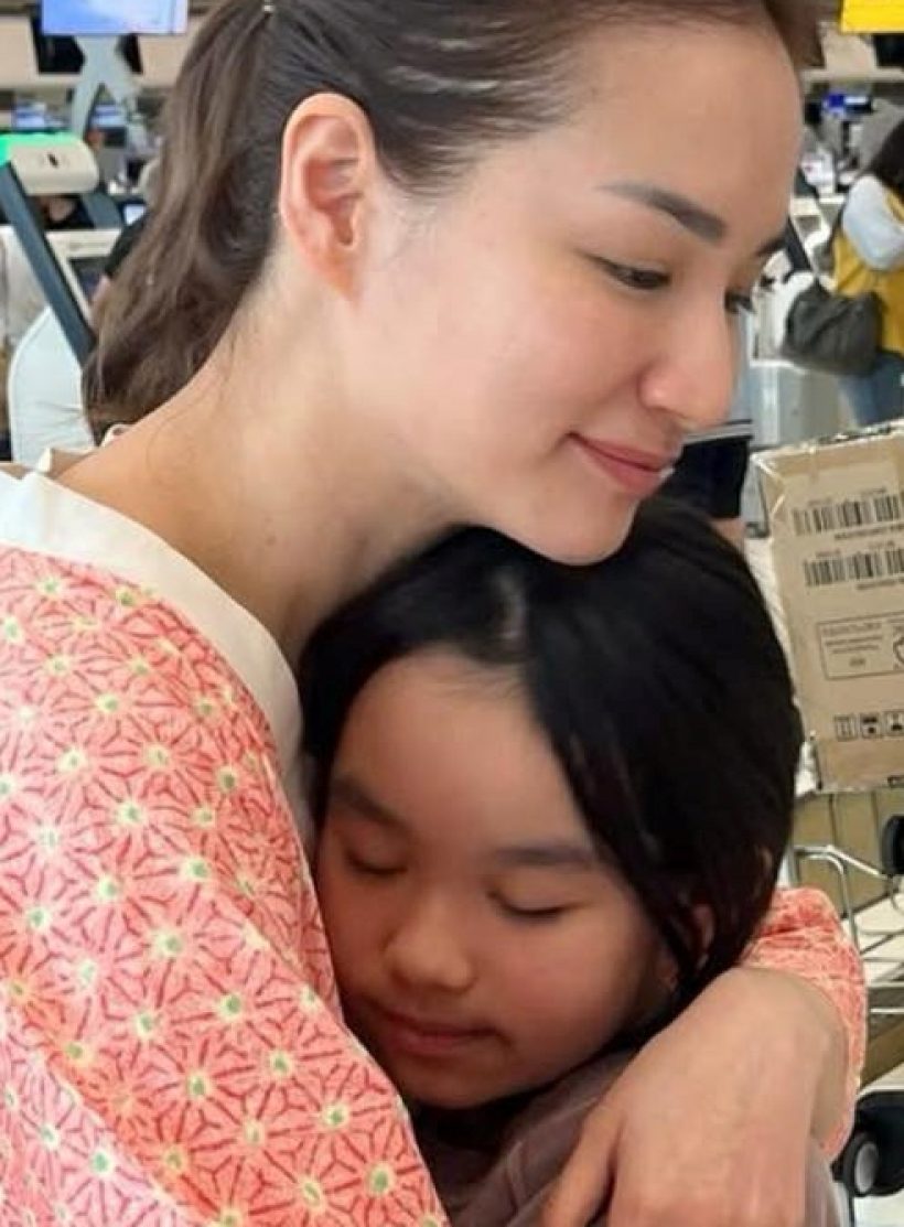 โมเมนต์ซึ้ง ต่าย ชุติมา กอดลา น้องพิพิม บินเดี่ยวเรียนต่อบอสตัน