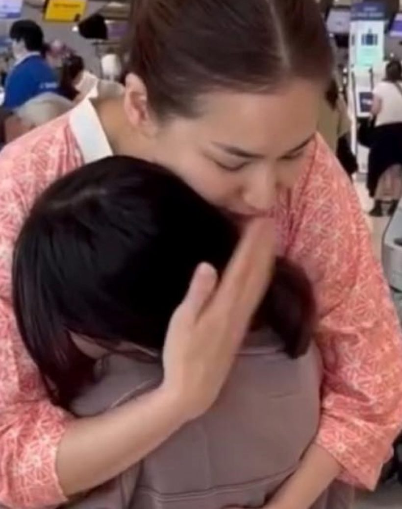 โมเมนต์ซึ้ง ต่าย ชุติมา กอดลา น้องพิพิม บินเดี่ยวเรียนต่อบอสตัน