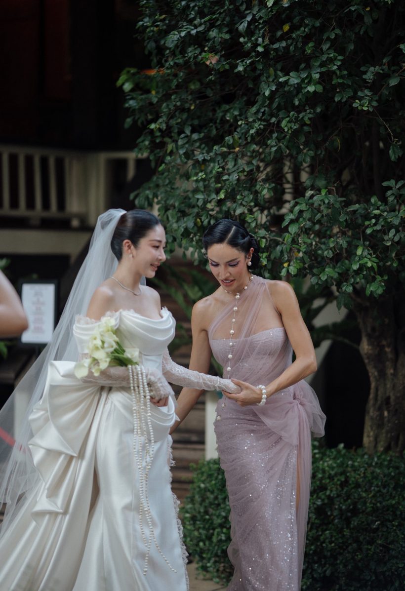 สาวสวยชื่อดัง เข้าพิธีวิวาห์แล้ว เพื่อนๆมีน้ำตาซึมทั้งงาน