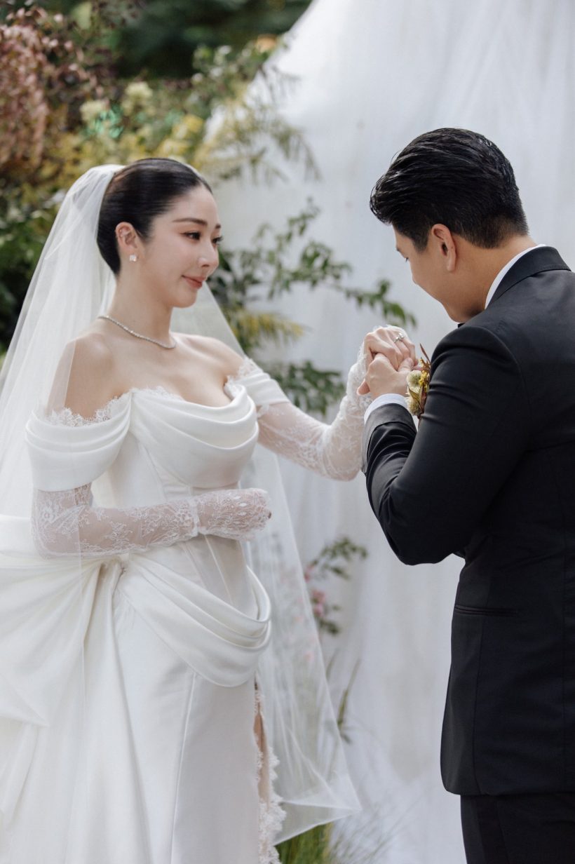 สาวสวยชื่อดัง เข้าพิธีวิวาห์แล้ว เพื่อนๆมีน้ำตาซึมทั้งงาน