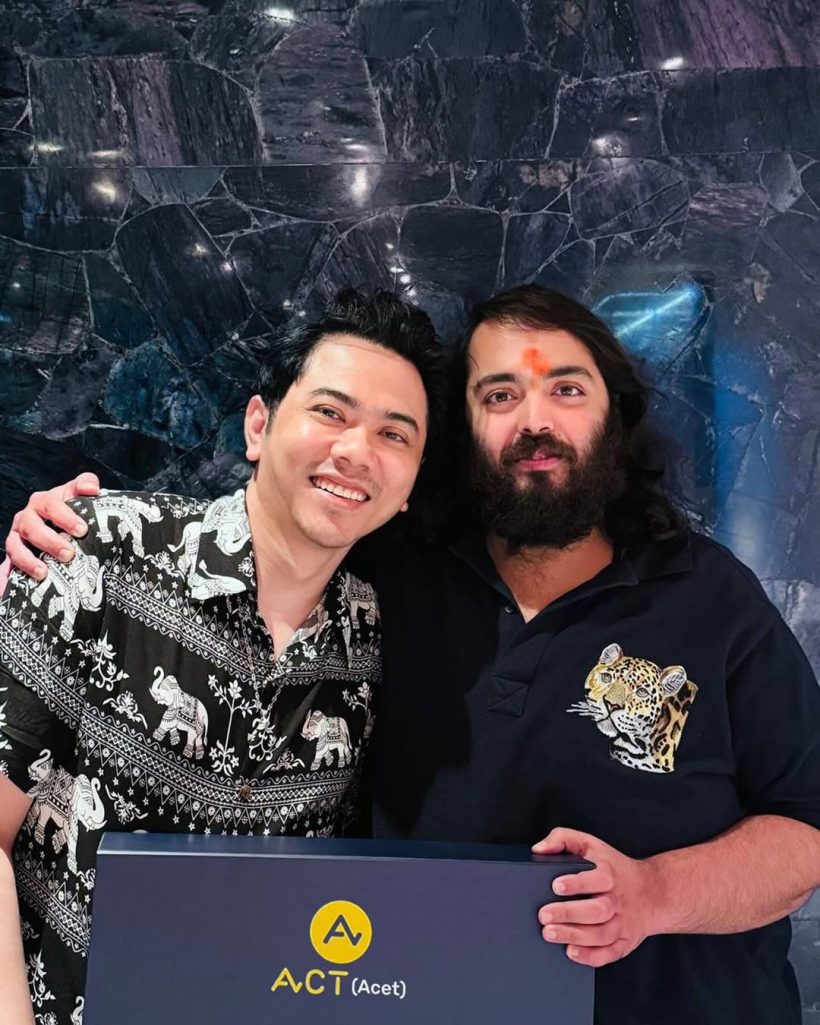 ไม่ธรรมดา! ย้อนโพสต์ เเอ็คมี่ วรวัฒน์ เเชะภาพคู่คนดังระดับบิ๊ก!