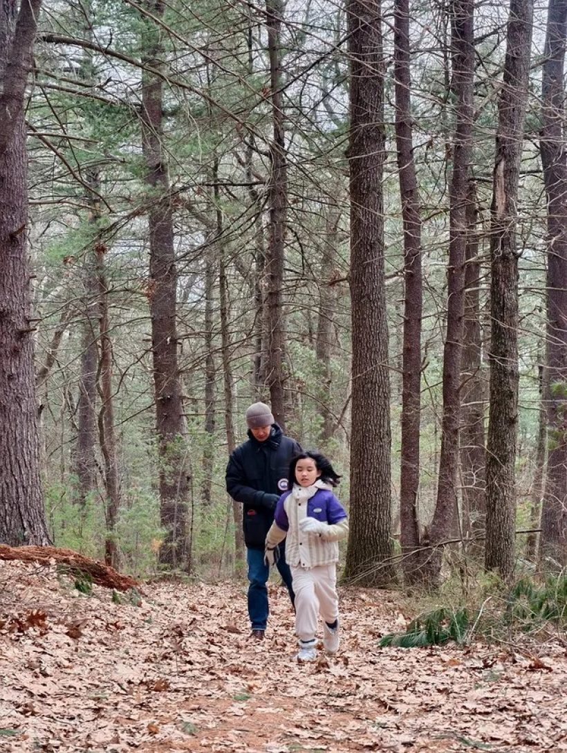 ทิมพิธาจูงมือน้องพิพิมลุยป่าบอสตัน ก้อยอรัชพรโผล่เมนต์